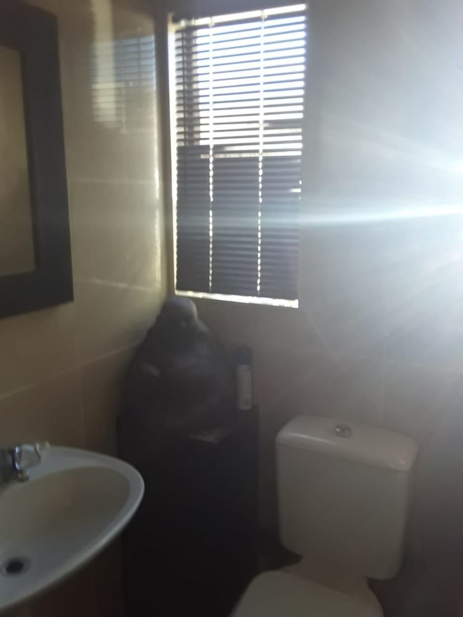 2 Bedroom Property for Sale in Zonnebloem Western Cape